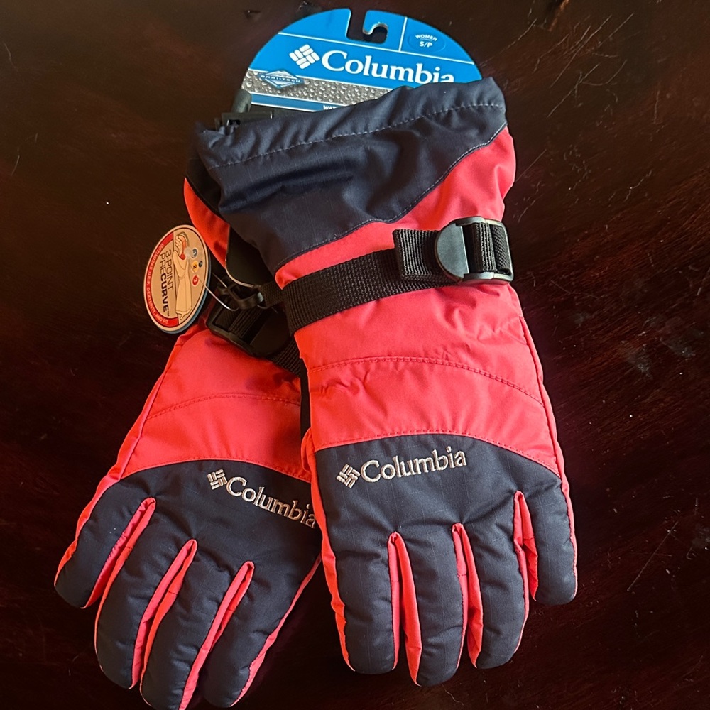Columbia Red and Black Insulated Gloves